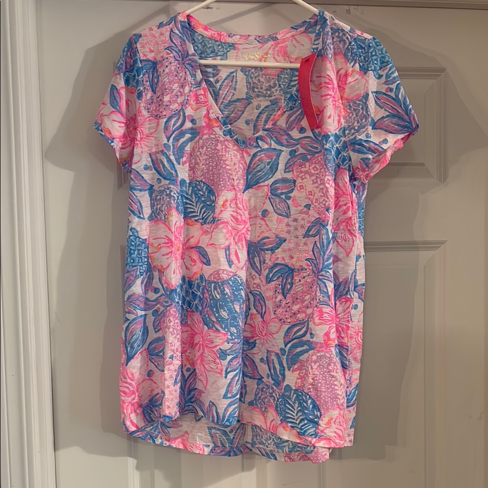 Lilly Pulitzer NWT Etta V neck, Pink Isle, Snappy Turtle Medium